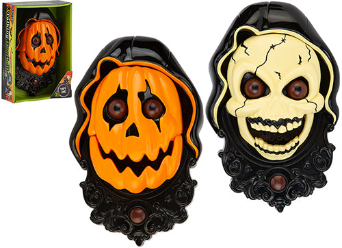 Due campanelli da appendere con cornice nera: uno con faccia di zucca arancione, uno con teschio chiaro