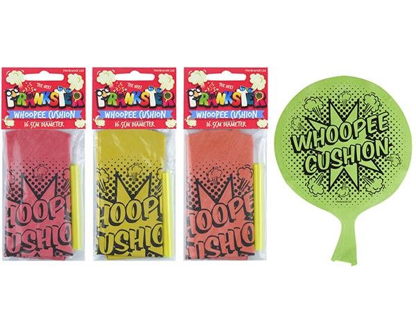 Cuscino scureggione whoopee in colore verde con fantasia a pois neri e scritta in stile fumetto