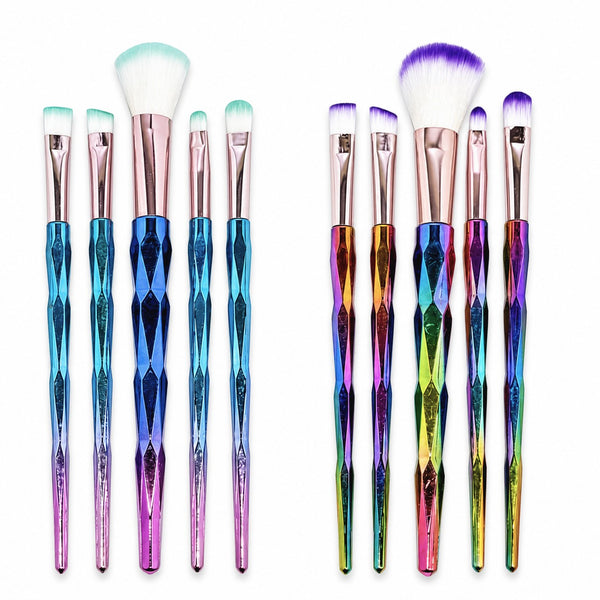 Set di cinque pennelli da trucco con manico sfaccettato metallizzato, in versione blu e arcobaleno