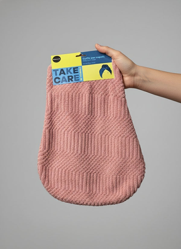 Quattro cuffie asciugacapelli in tessuto a nido d'ape nei colori rosa cipria, rosa intenso, bordeaux e beige con etichetta Ta