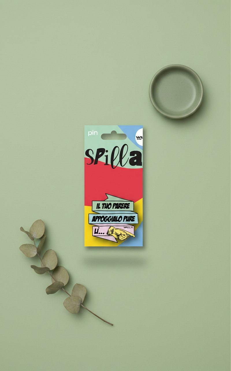 Spilla colorata Parere con design pop art, su sfondo verde salvia con eucalipto e ciotola grigia