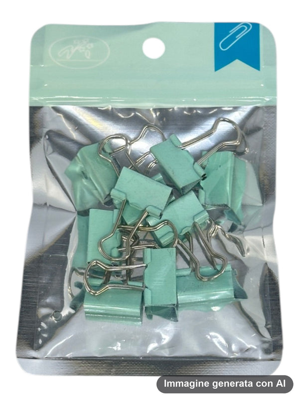 Clip fermacarte in metallo verde menta con leve argentate, appoggiate su sfondo bianco.