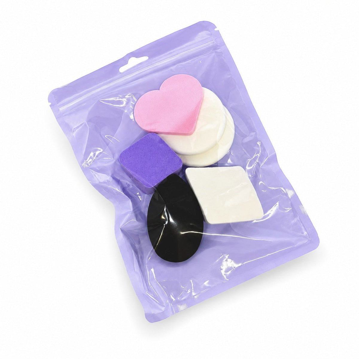 Nove spugnette da trucco di forme diverse: tonde, a goccia, a stella, a cuore e quadrate, in vari colori
