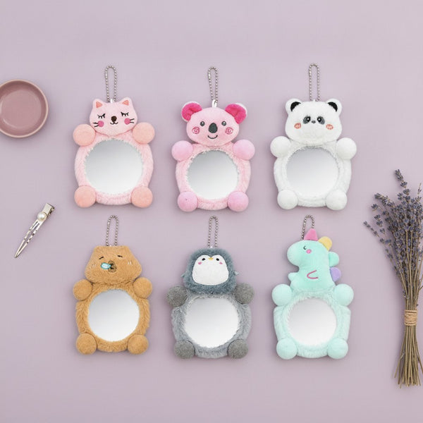Set di sei mini specchi peluche con animaletti kawaii in colori pastello, gatto rosa, koala rosa, panda bianco, orso marrone,