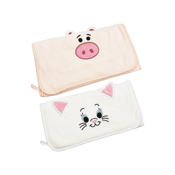 Due asciugamani morbidi con volti kawaii ricamati: uno rosa con maialino e uno bianco con gattino, formato 35x75 centimetri