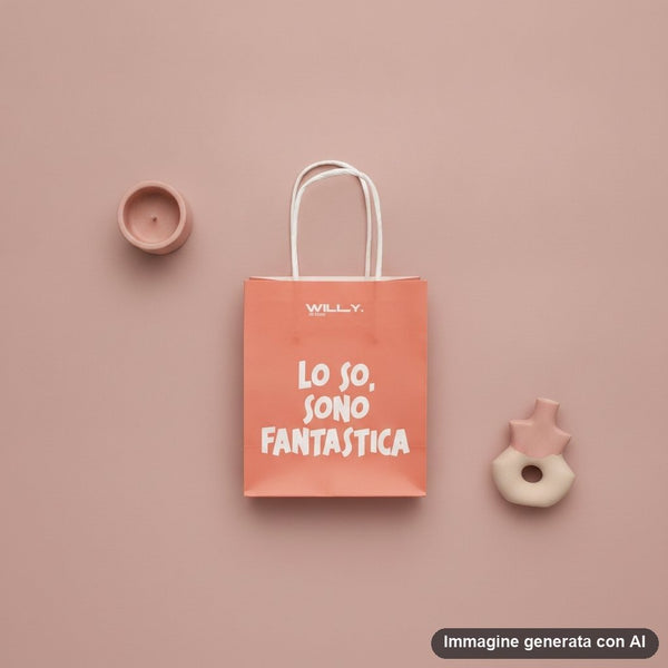 Quattro shopper colorate con frasi motivazionali ironiche e manici bianchi, palette pastello e colori vivaci
