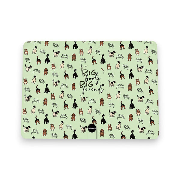 Tovaglietta americana con disegno di cani in diverse razze e scritte big booty big friends su sfondo verde pastello