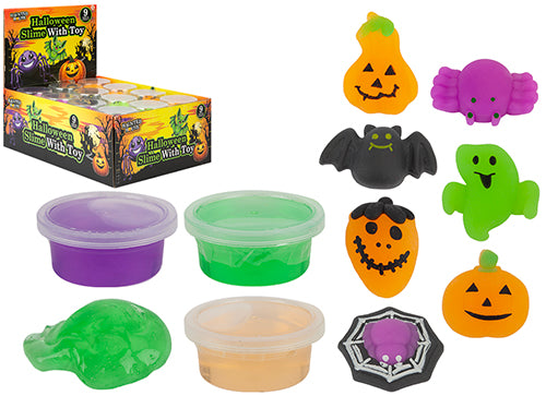 Barattoli di slime viola, verde e arancione con giocattoli gommosi a forma di zucca, ragno, pipistrello e fantasma