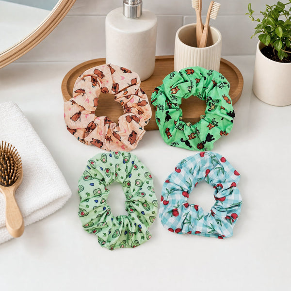Set di quattro elastici capelli colorati con stampe di animali e frutta su tonalità pastello e verde