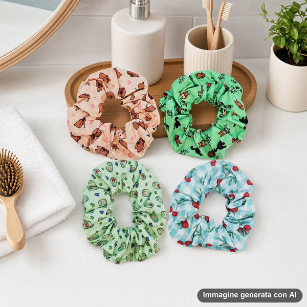 Set di quattro elastici capelli colorati con stampe di animali e frutta su tonalità pastello e verde