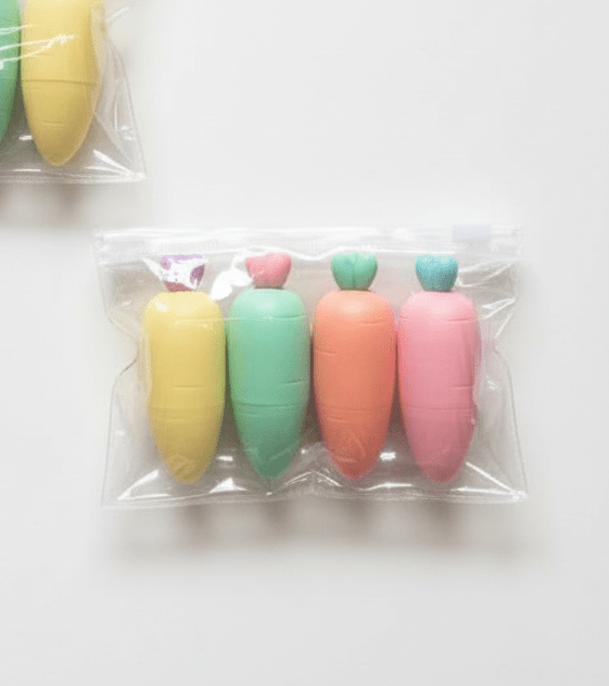 Set 6 evidenziatori Carrot in colori pastello giallo, verde, arancione e rosa, confezionati in plastica trasparente.